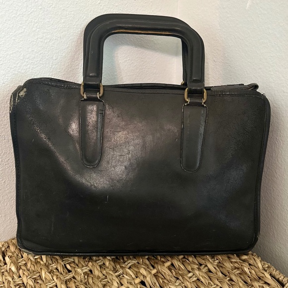 Coach Handbags - Vintage COACH Purse Leather Slim Satchel Bag New York City Preowned 13x7”